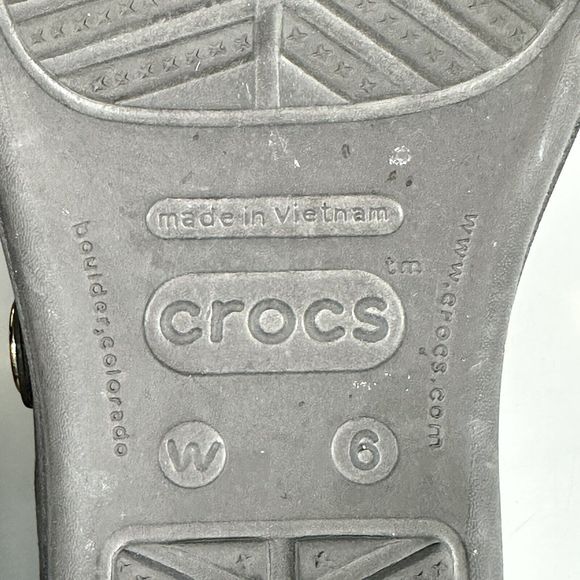 Crocs Sanrah Navy Grey Gold Medallion Circle Sandals Shoes Women's Size 6 - Picture 16 of 16